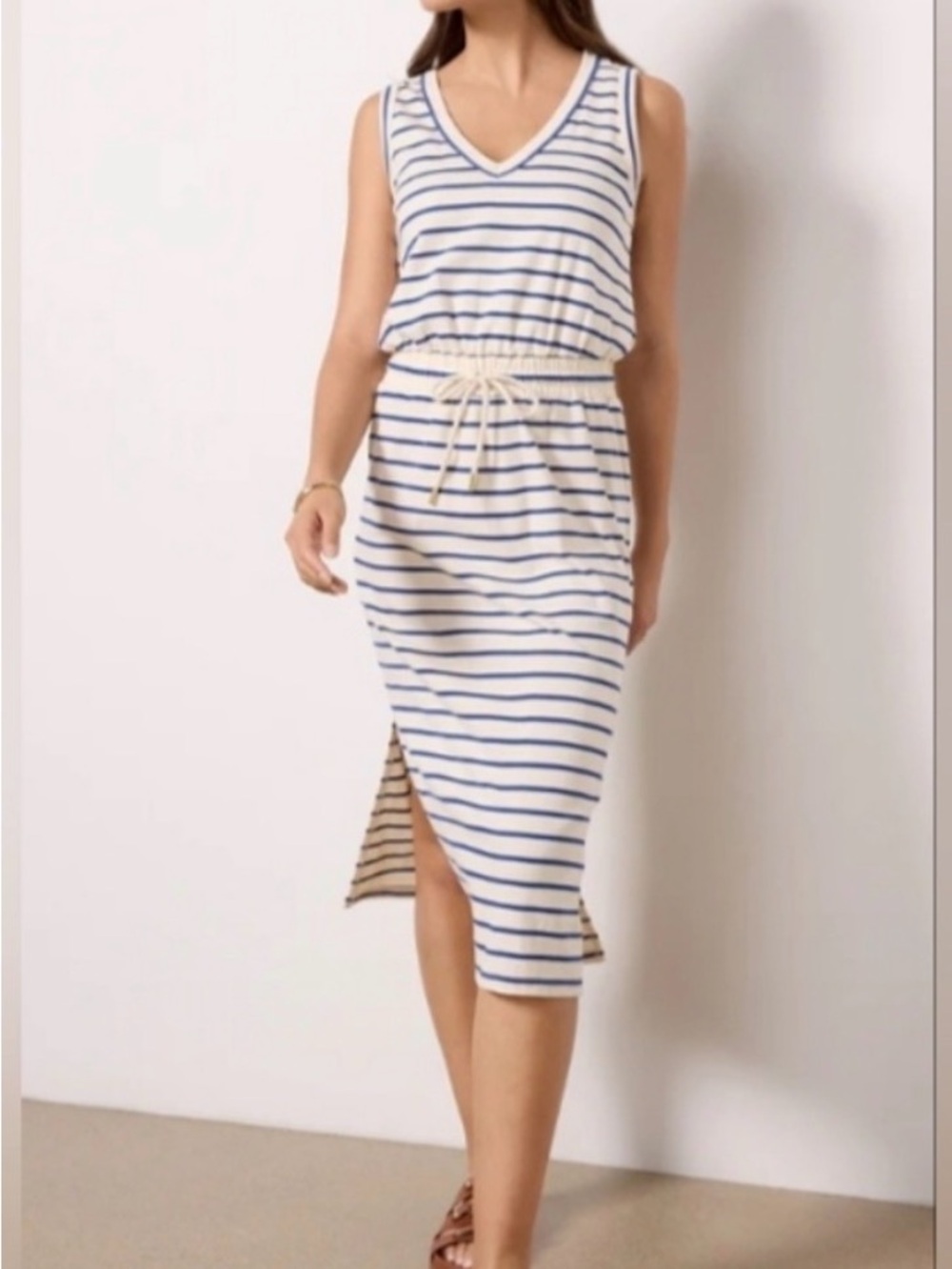 Evereve Alice V-Neck Drawstring Midi Dress in Navy and Cream